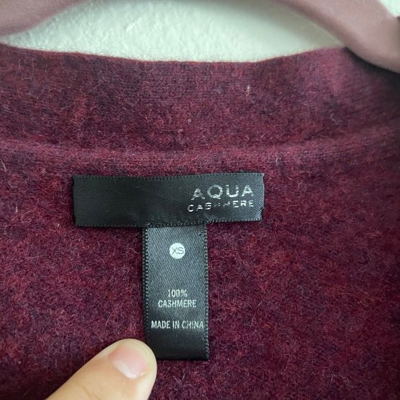 Bloomingdale aqua cashmere Cardigan burgundy red size small - Picture 4 of 4